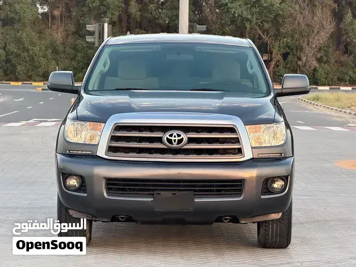 Toyota Sequoia 2012 photo 2