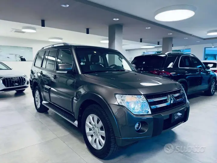 Mitsubishi Pajero 2011 photo 3