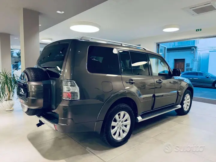 Mitsubishi Pajero 2011 photo 4