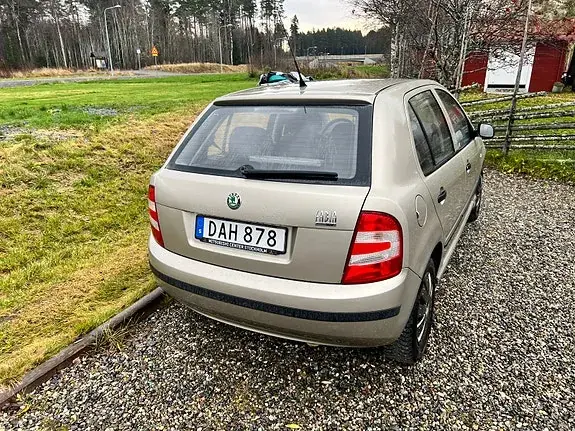 Skoda Fabia 2006 photo 2