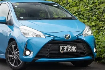 Toyota Vitz 2017 photo 3