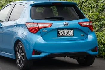 Toyota Vitz 2017 photo 4
