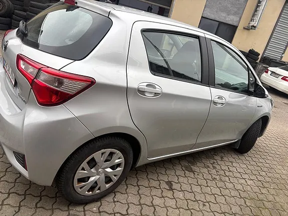 Toyota Yaris 2017 photo 4