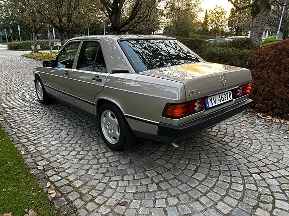 Mercedes-Benz 190 E 1986 photo 4