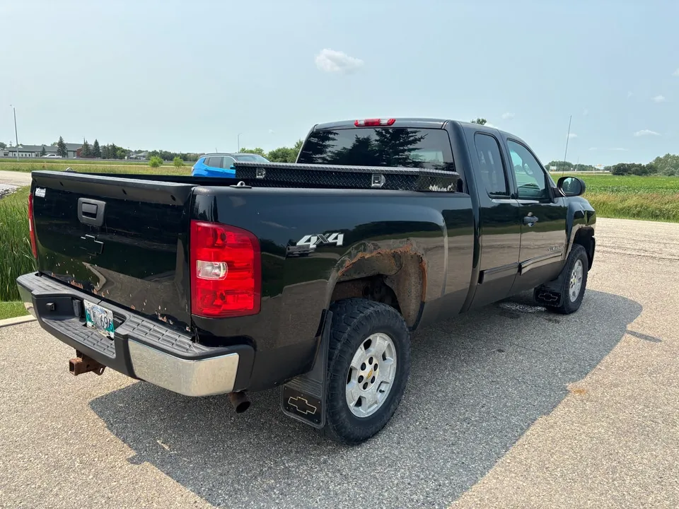 Chevrolet Silverado 1500 2010 photo 3
