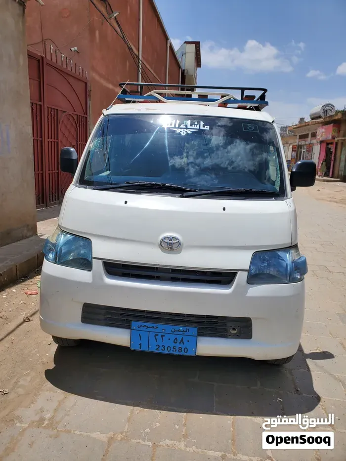 Toyota Bus - Van 2016 photo 2