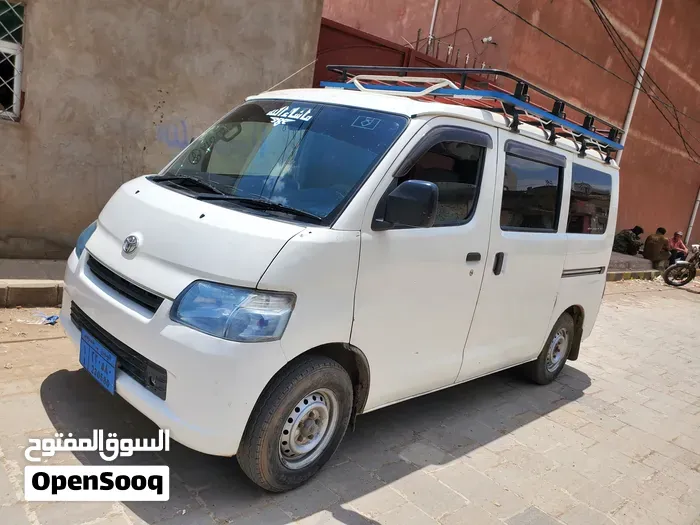 Toyota Bus - Van 2016 photo 3
