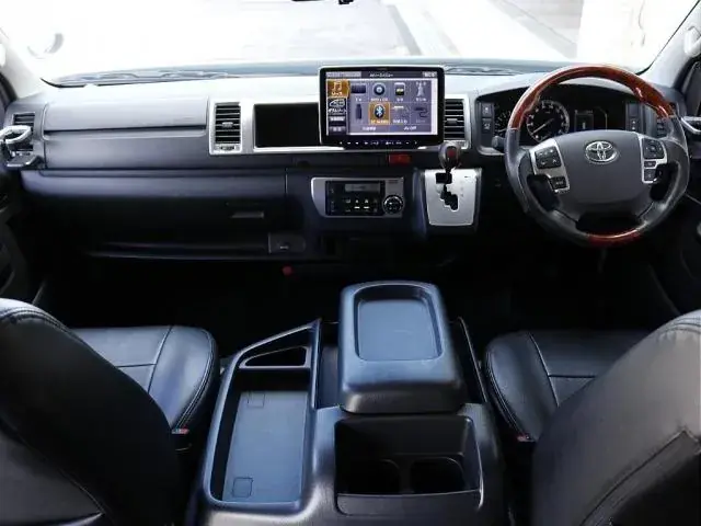 Toyota Hiace 2021 photo 2