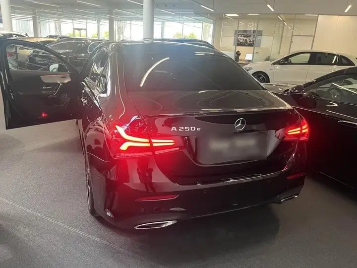 Mercedes-Benz A 250 E