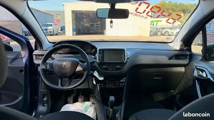 Peugeot 208 2017 photo 5