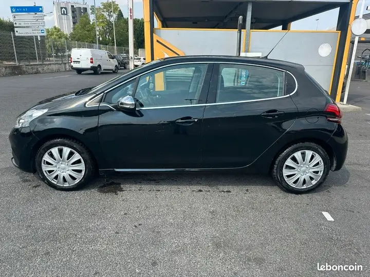 Peugeot 208 2016 photo 3