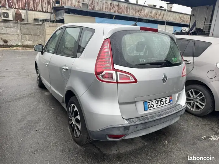 Renault Scenic 2011 photo 3