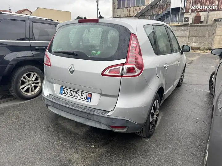 Renault Scenic 2011 photo 4