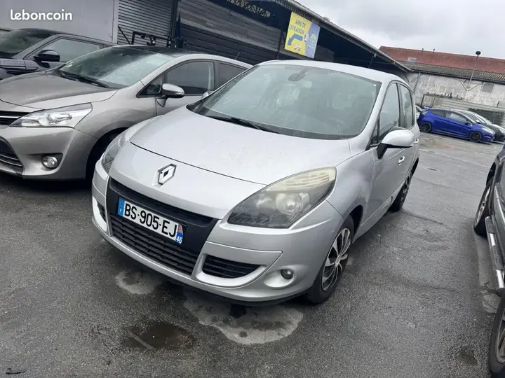 Renault Scenic 2011 photo 2