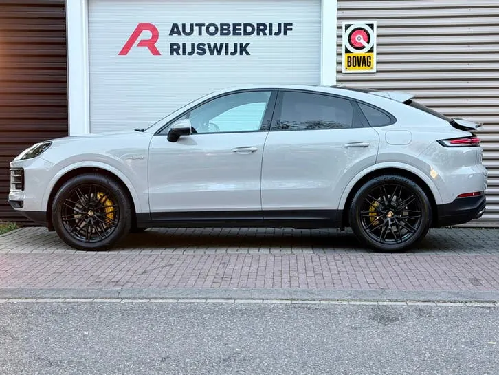 Porsche Cayenne 2023 photo 2