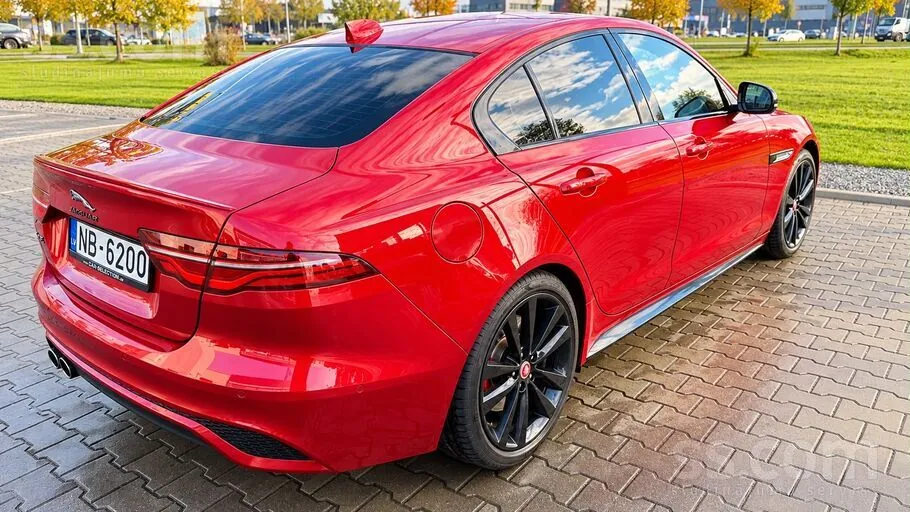 Jaguar Xe 2021 photo 3