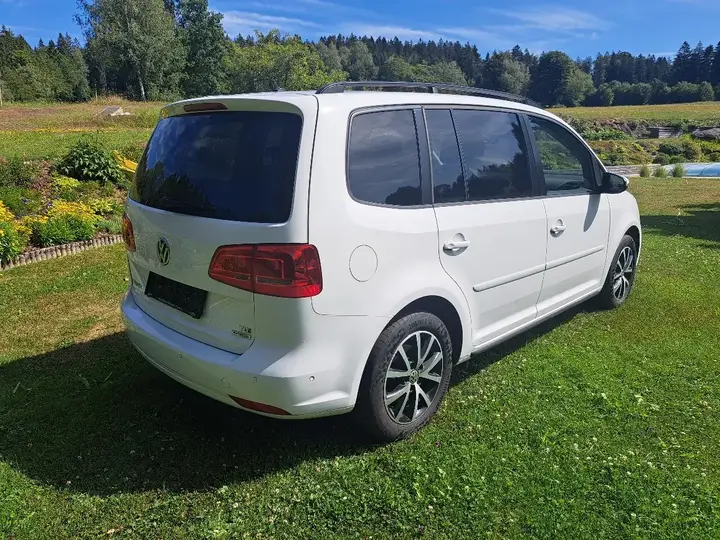 Volkswagen Touran 2014 photo 3
