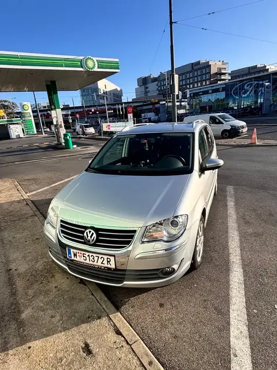 Volkswagen Touran 2010 photo 3