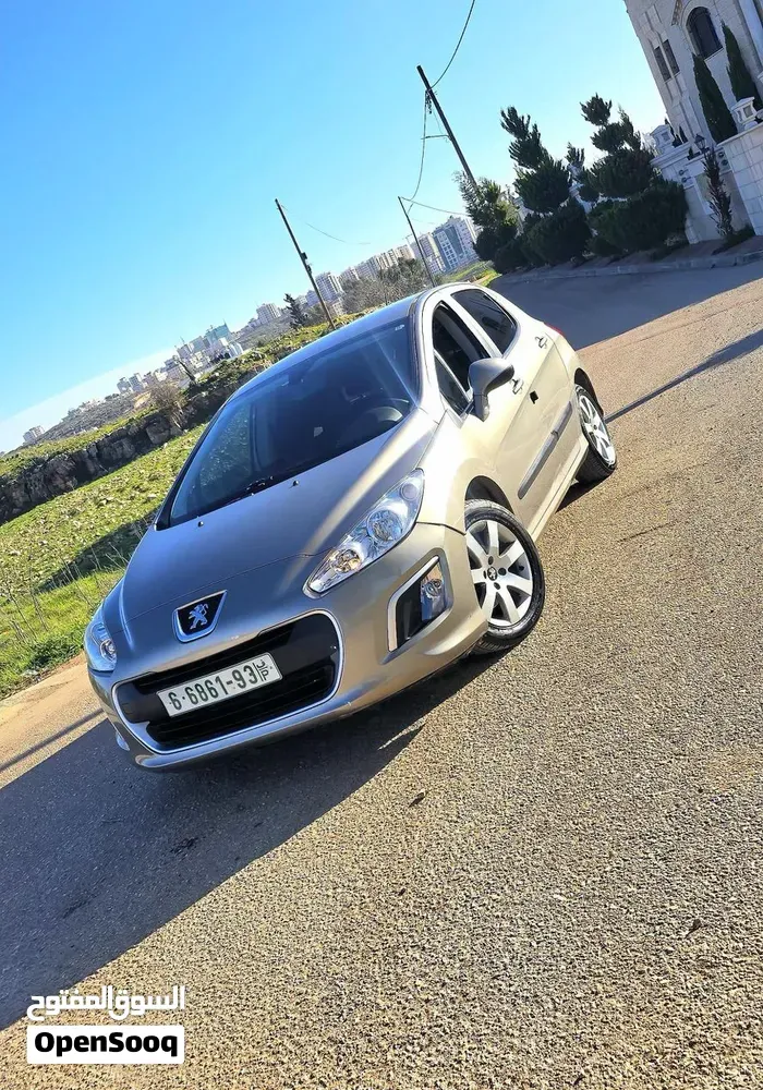 Peugeot 308 2012 photo 2