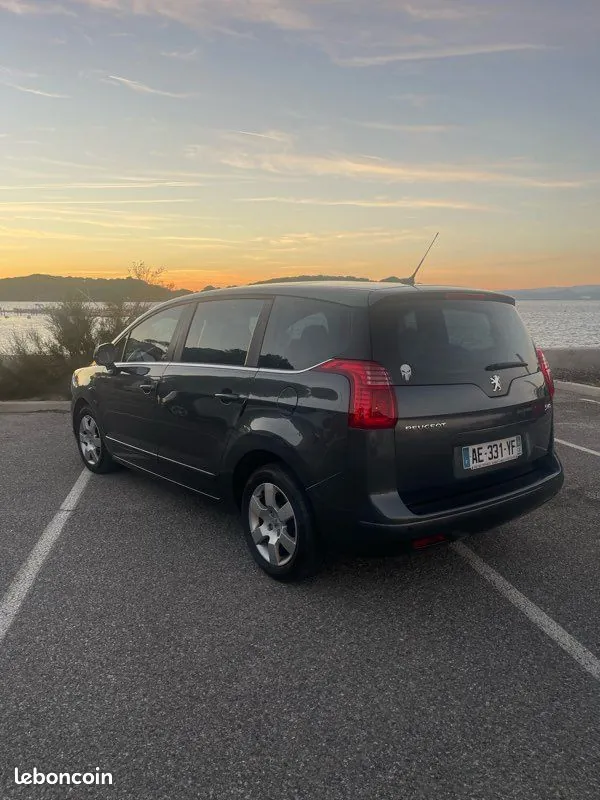 Peugeot 5008 2009 photo 5