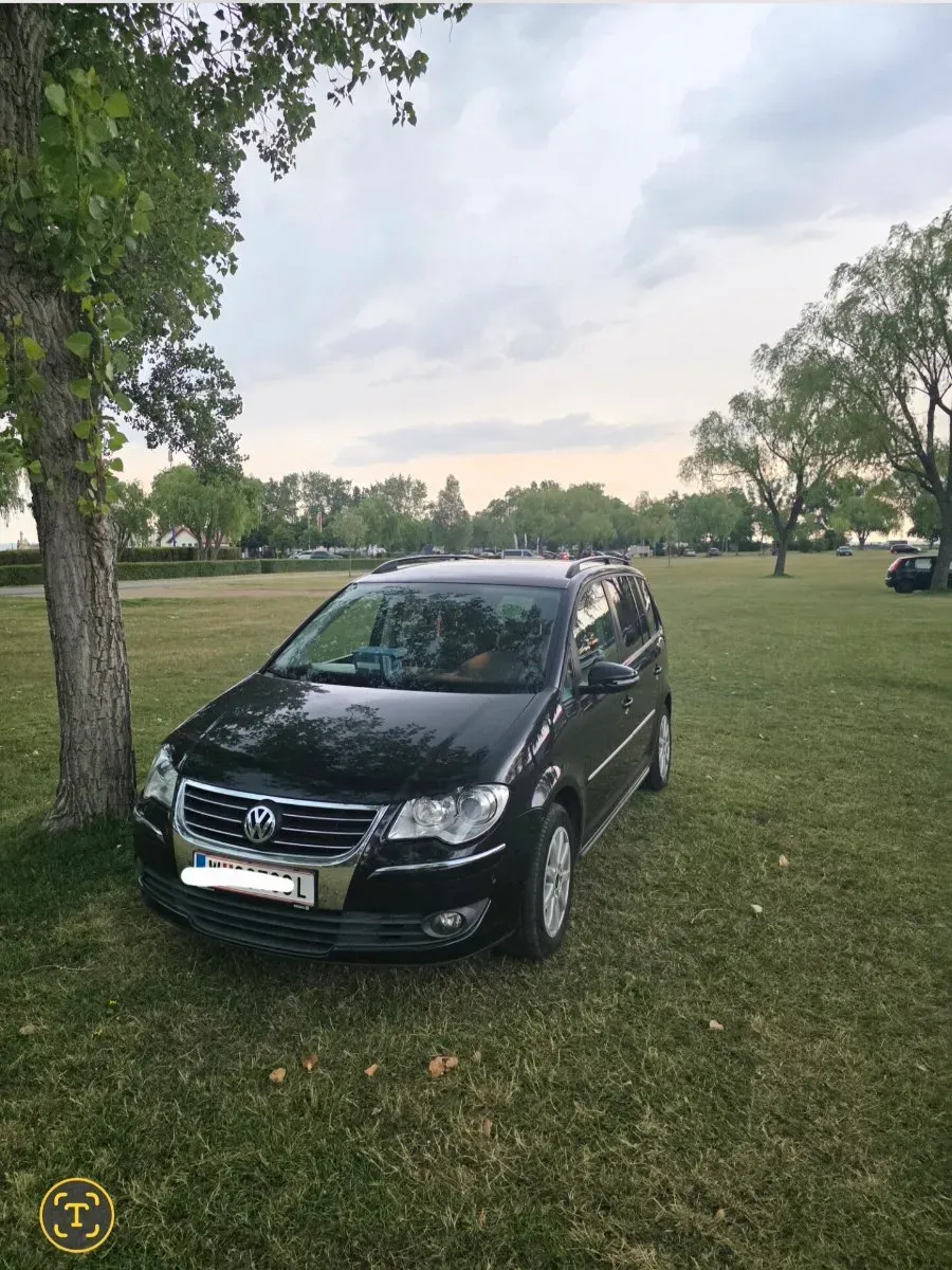 Volkswagen Touran 2010 photo 2
