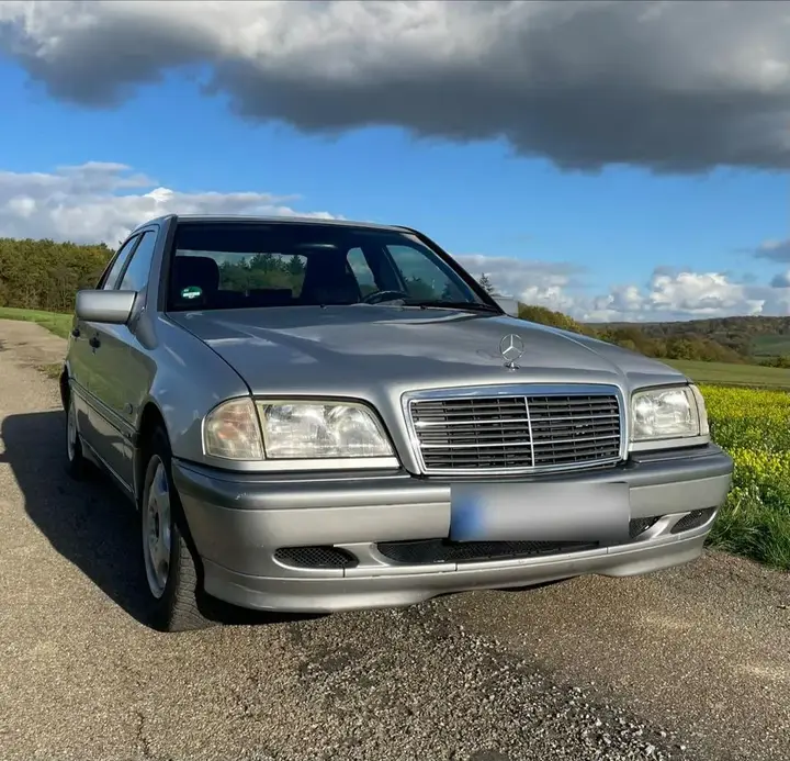 Mercedes-Benz C180