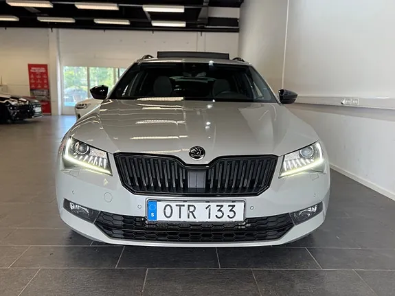 Skoda Superb 2019 photo 3