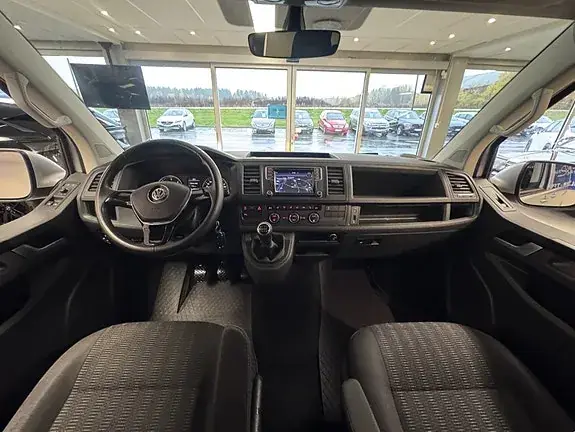 Volkswagen Caravelle 2018 photo 2