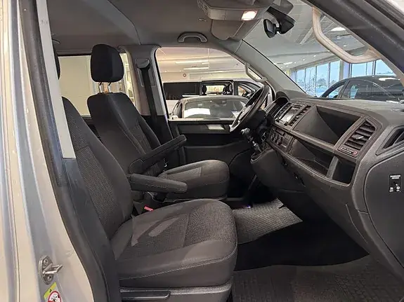 Volkswagen Caravelle 2018 photo 4