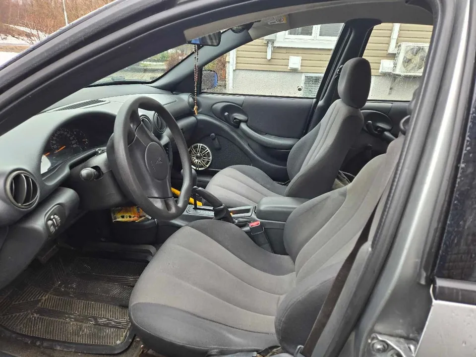 Pontiac Sunfire 2005 photo 2