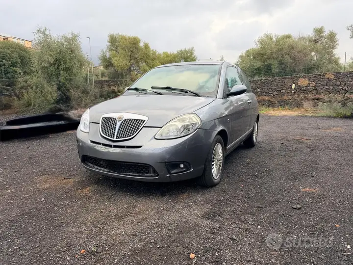 Lancia Ypsilon