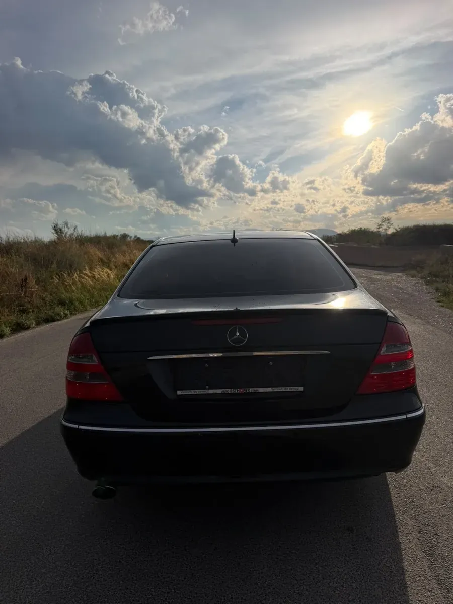 Mercedes-Benz E-Class 2005 photo 3