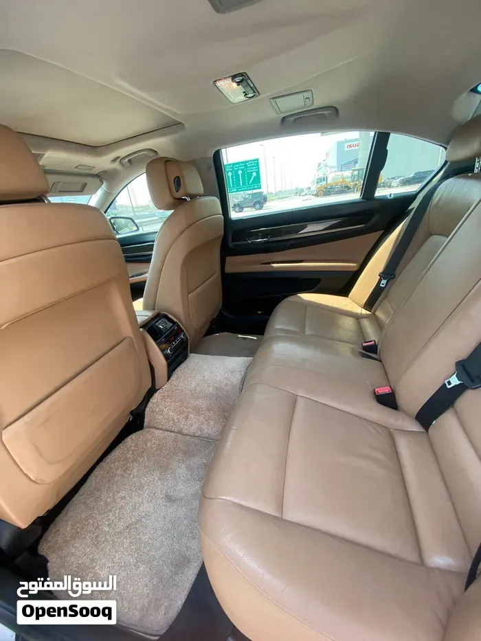 BMW 7 Series 2012 photo 2