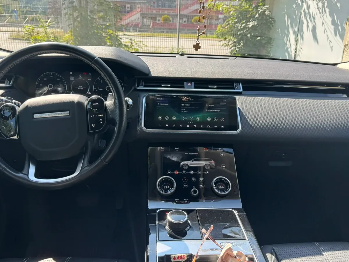 Land Rover Range Rover Velar 2019 photo 3