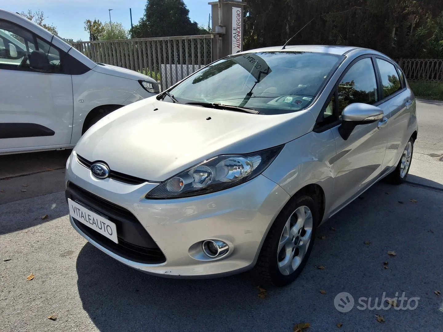 Ford Fiesta 2011 photo 3