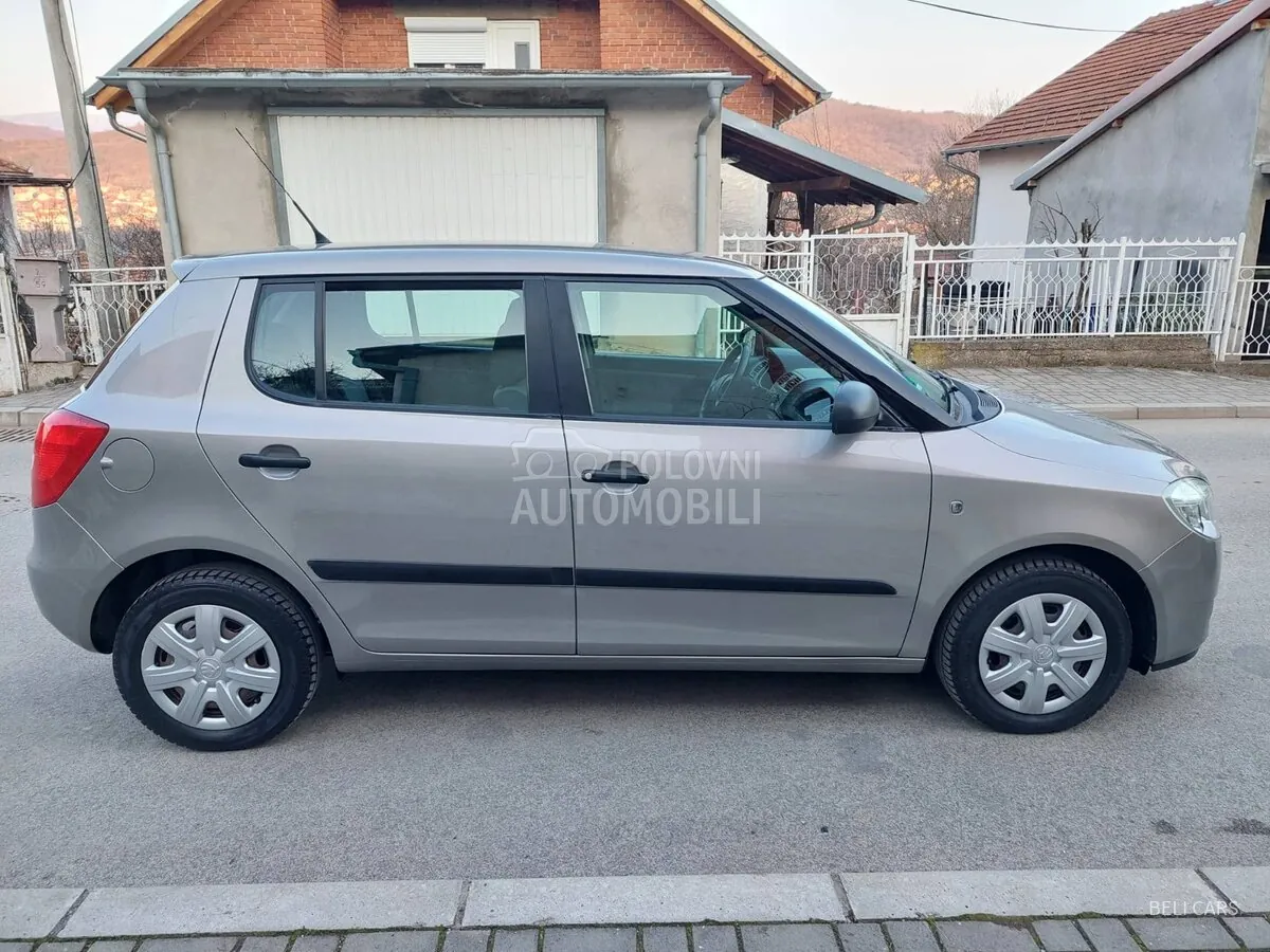 Skoda Fabia 2009 photo 5