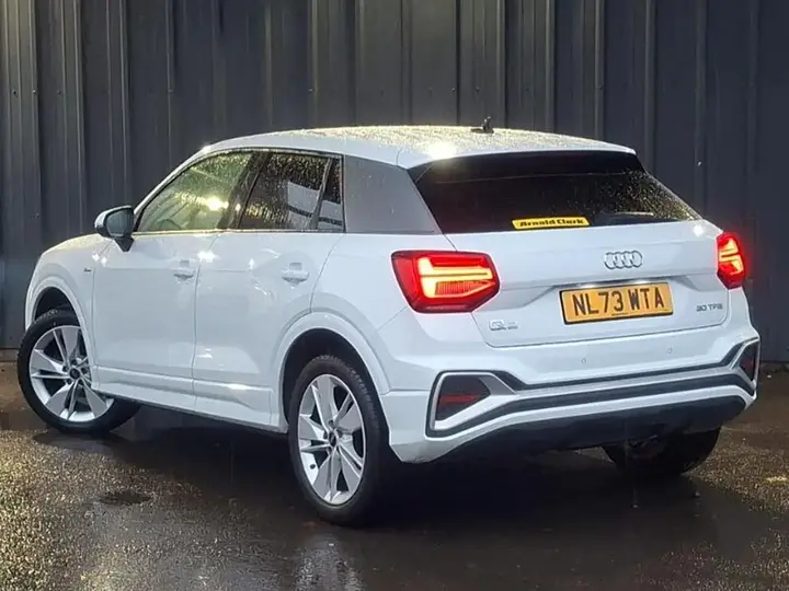 Audi Q2 2023 photo 2