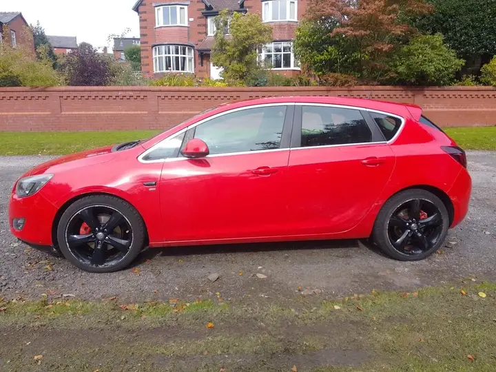 Vauxhall Astra 2012 photo 4