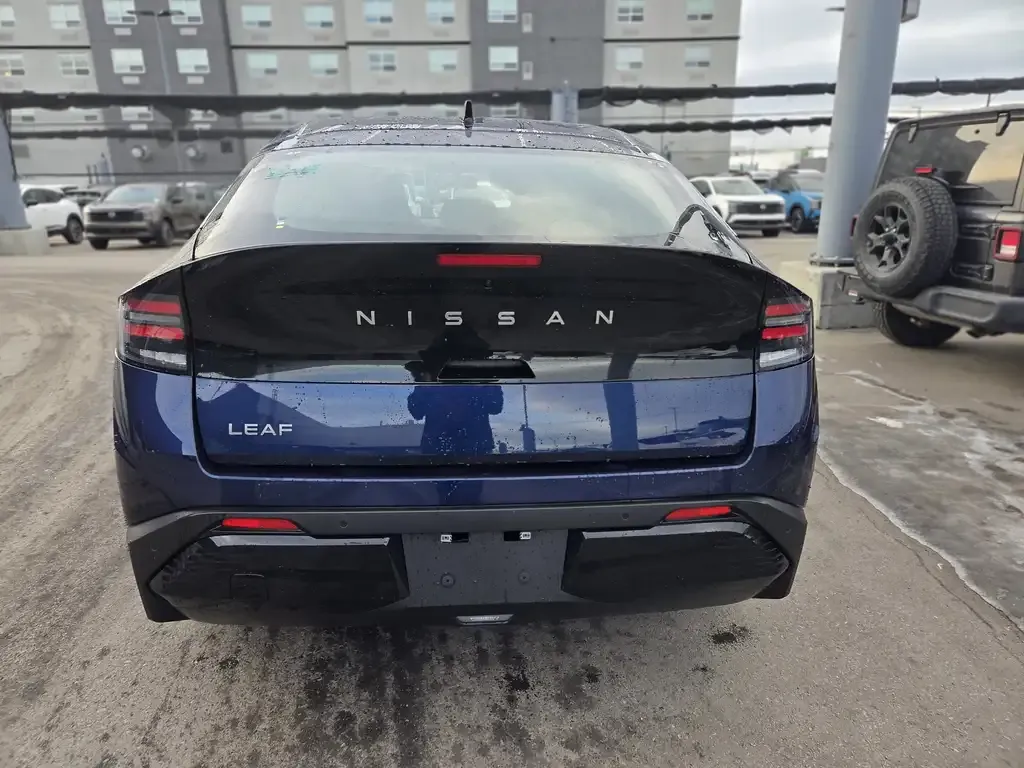 Nissan Leaf 2027 photo 5