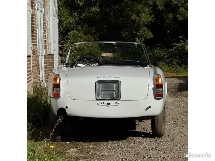 Alfa Romeo Spider 1963 photo 5