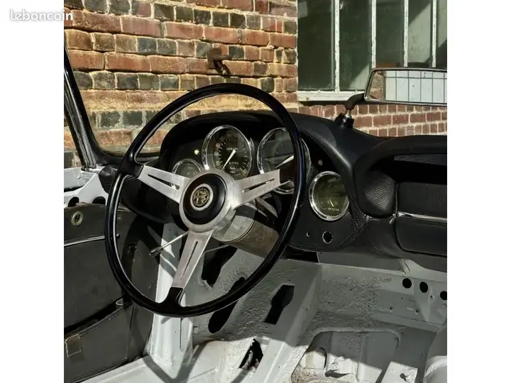 Alfa Romeo Spider 1963 photo 4