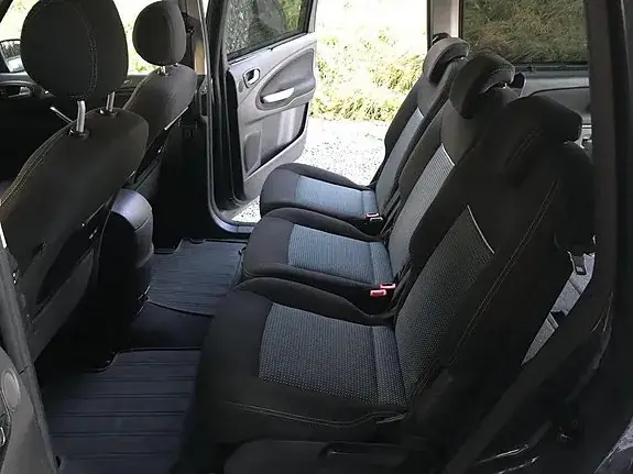 Ford Galaxy 2011 photo 3