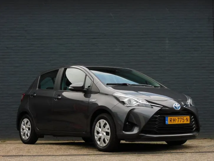 Toyota Yaris 2017 photo 2