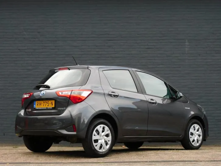 Toyota Yaris 2017 photo 3
