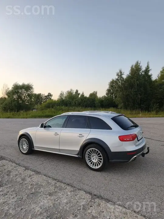 Audi A4 Allroad 2011 photo 4