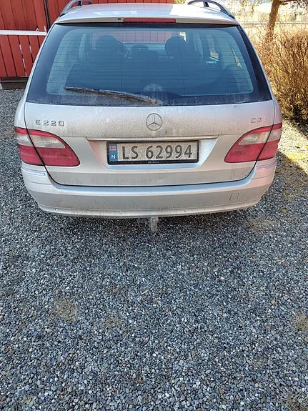 Mercedes-Benz E220 D 2004 photo 5