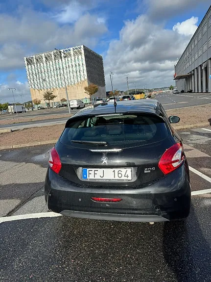 Peugeot 208 2012 photo 3
