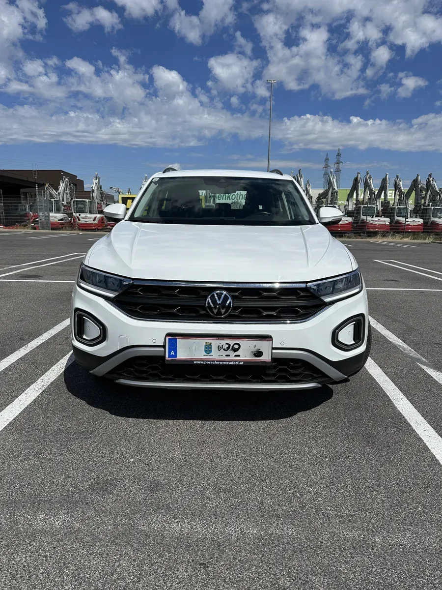 Volkswagen T-Roc 2023 photo 2