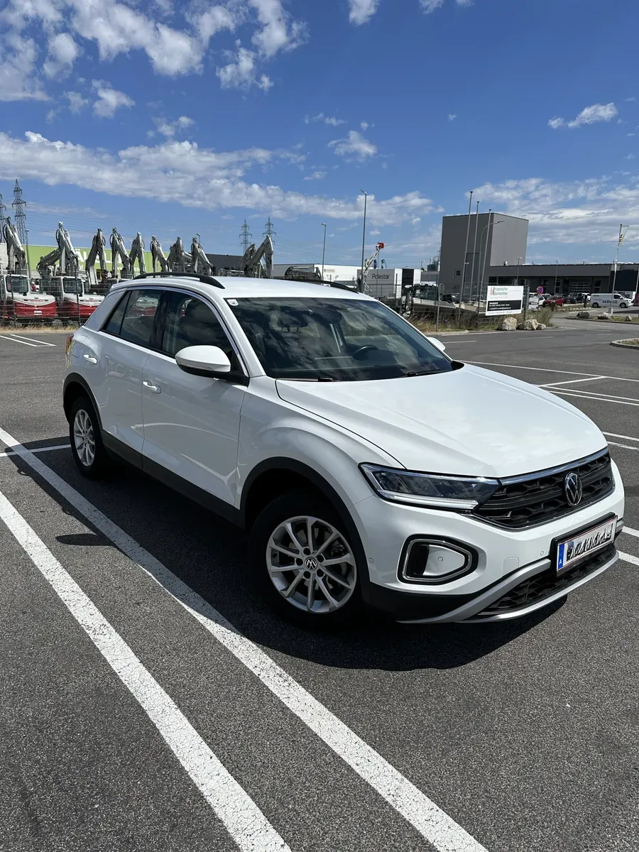 Volkswagen T-Roc 2023 photo 3