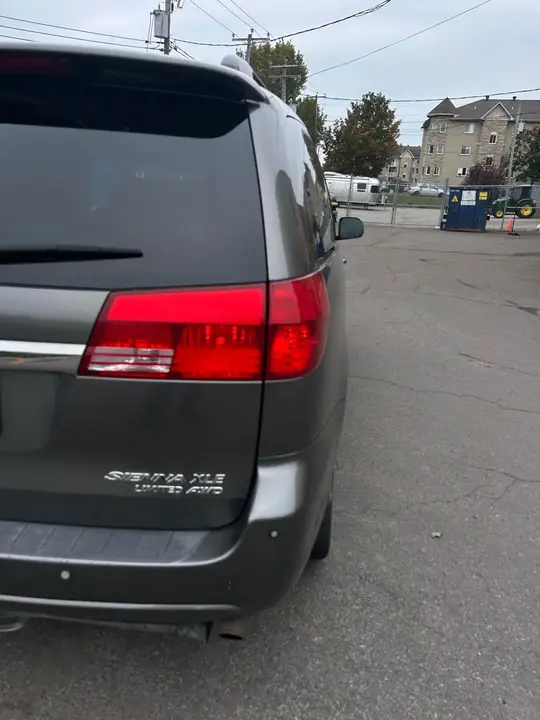Toyota Sienna 2004 photo 3